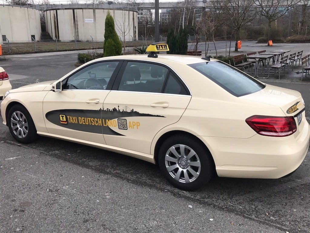 Die Taxi-Zentrale klebt uns&nbsp;was…