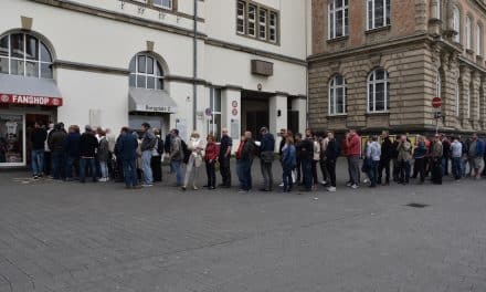 Stundenlanges Anstehen für eine&nbsp;Karte