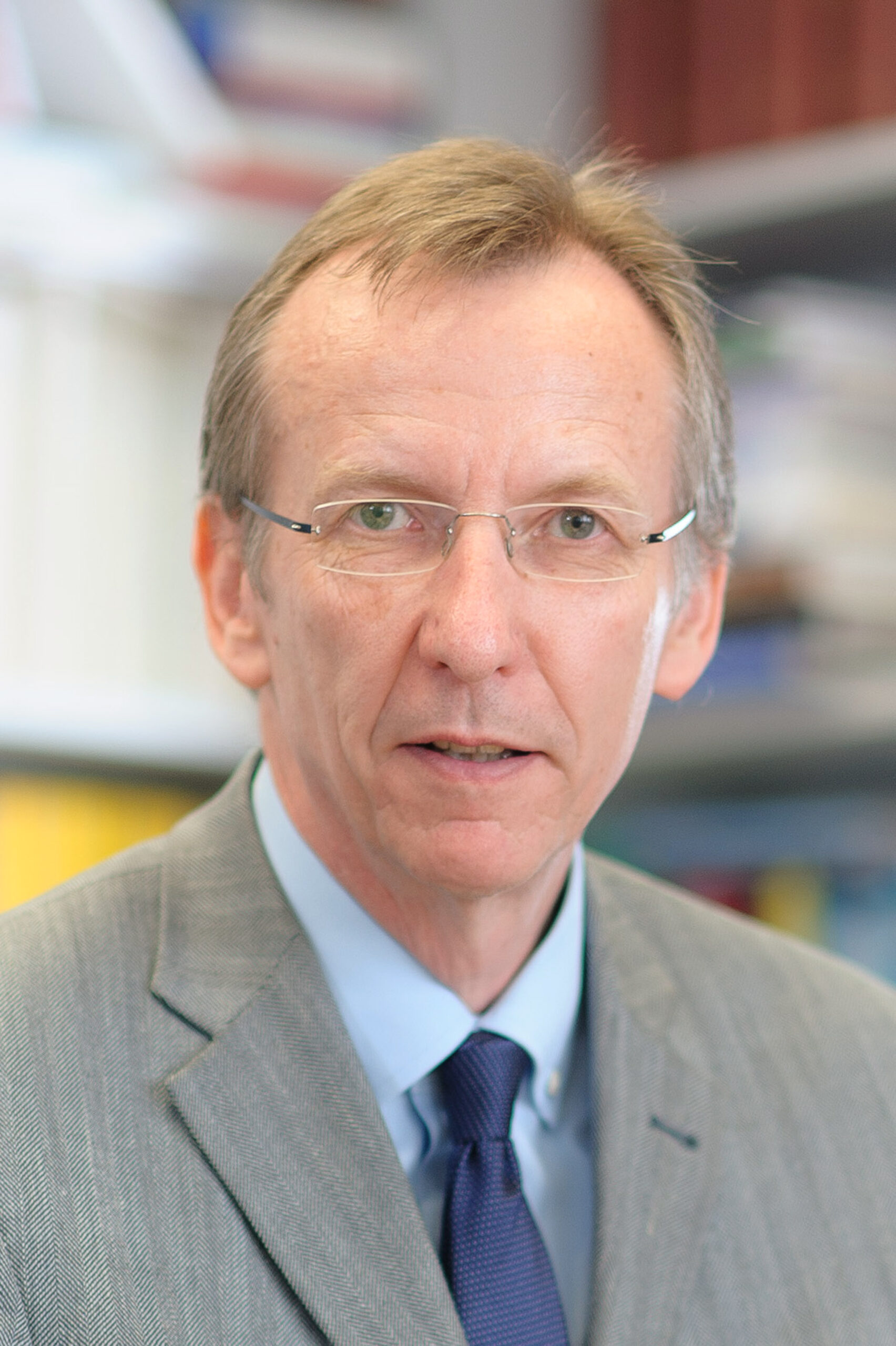 Prof. em. Werner Pascha Prof. em. Werner Pascha