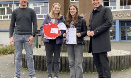 Zehntklässlerinnen fahren Gewinn beim Planspiel Börse&nbsp;ein