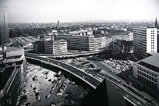 Autohochstraße Tausendfüßler nach 1962,(c)Stadtmuseum Düsseldorf Autohochstraße Tausendfüßler nach 1962,(c)Stadtmuseum Düsseldorf