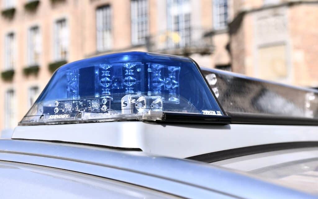 Verdacht der fremdenfeindlichen Beleidigung und der gefährlichen Körperverletzung