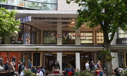 DAS SEVENS LOCKT MIT SONNTÄGLICHEM WINDOW SHOPPING UND GEÖFFNETER AUSSEN-GASTRONOMIE