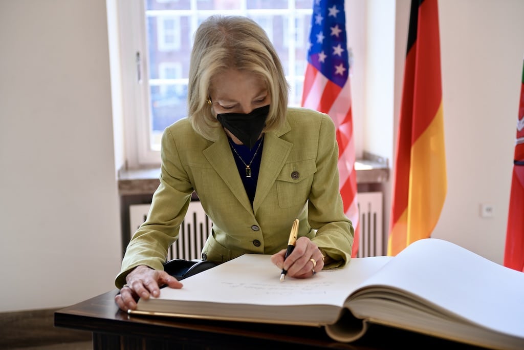 Eintrag ins Goldene Buch Foto: LOKALBÜRO