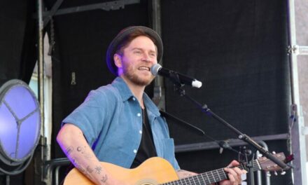 Johannes Oerding bei seiner „Bahn-Tour“ heute in Düsseldorf