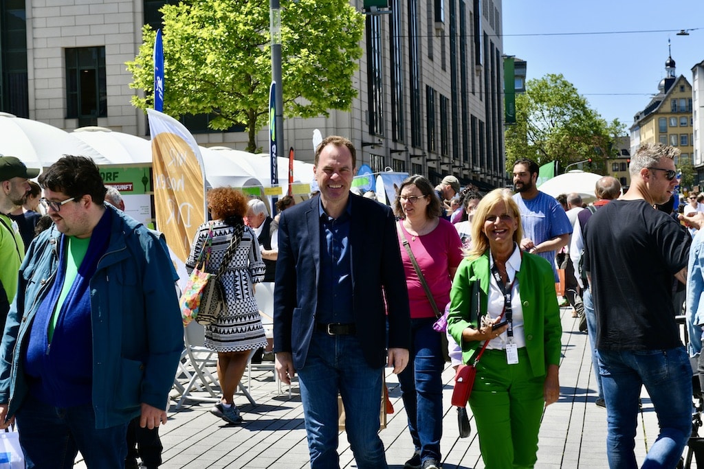 Archivbild: OB Dr. Stephan Keller besucht die Ehrenamtsmesse © Lokalbüro