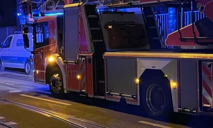 Zimmerbrand in Hassels – Feuerwehr verhindert Übergreifen der Flammen