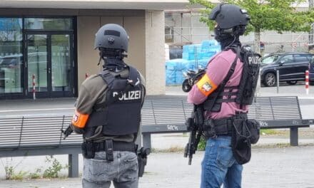 Stockum: Spezialeinheit nimmt 86-Jährigen nach Bedrohungslage in Wohnung fest – Waffen sichergestellt