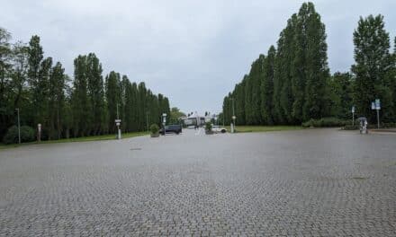 Parkplatz im Nordpark vor dem Aquazoo wegen Schützenfest gesperrt
