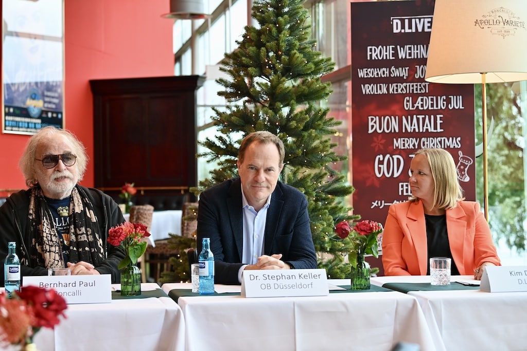 Vorstellung des Weihnachtsmarktes auf der Rheinpromenade v.l. Berhand Paul, OB Dr. Stephan Keller und Kim Dorn D.LIVE © Lokalbüro Vorstellung des Weihnachtsmarktes auf der Rheinpromenade v.l. Berhand Paul, OB Dr. Stephan Keller und Kim Dorn D.LIVE © Lokalbüro