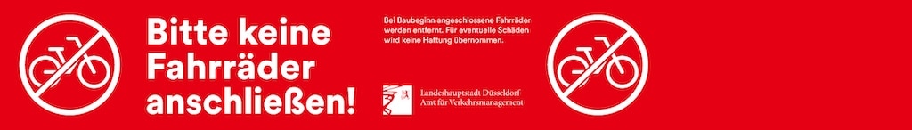 Mittels einer roten Banderole werden die Menschen vor Ort gebeten, an die Laternen, die umgerüstet werden sollen, während der Bauphase keine Fahrräder mehr anzuschließen,(c)Landeshauptstadt Düsseldorf, Amt für Verkehrsmanagement 