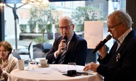 Professor Dr. Rolf Michael Klein im Gespräch mit Düsseldorfs bekanntem Netzwerker Heribert Klein
