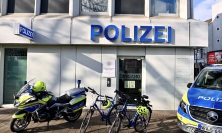 Fahrraddiebstahl verhindert: Polizei nimmt 20-Jährige nach Flucht in Parkhaus fest