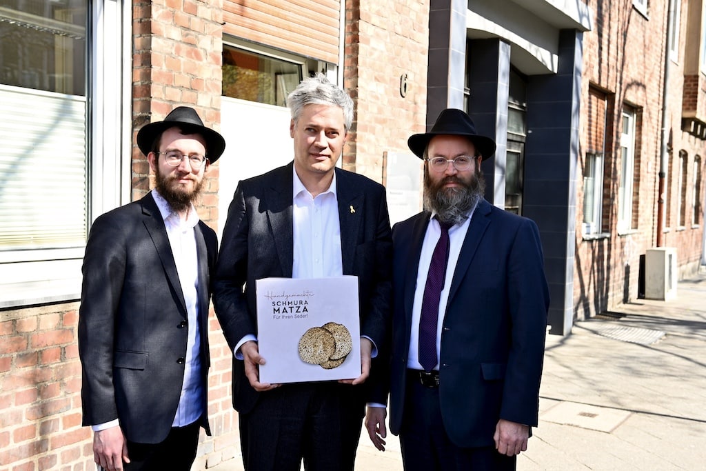 Uri Barkahn, Dr. Bastian Fleermann und Rabbiner Chaim Barkahn © Lokalbüro