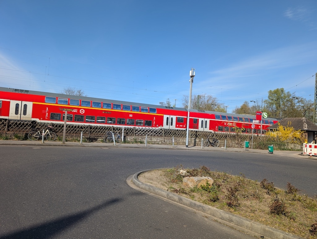 Der hässlichste Bahnhaltepunkt in Düsseldorf ist in Angermund © Gabriele Schreckenberg