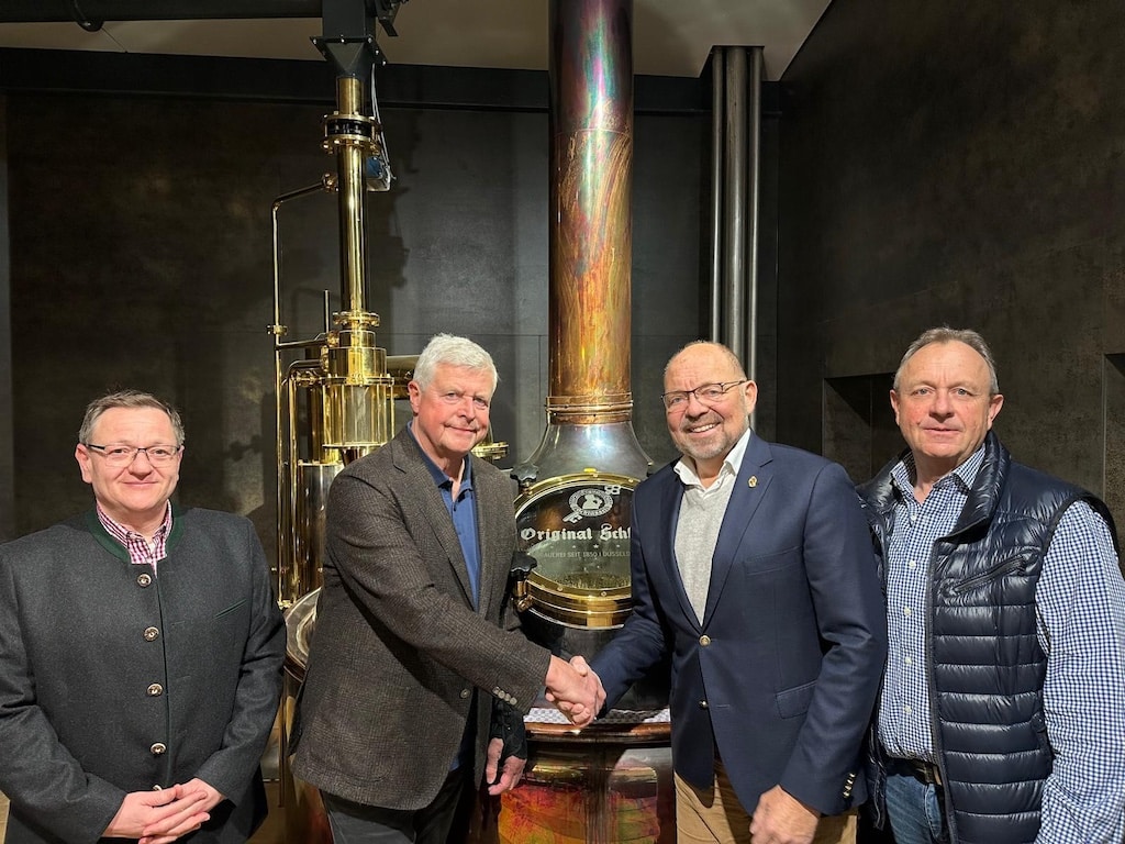 Jens Hartmann (Schriftführer des Schützenvereins St. Sebastianus)Karl-Heinz Gatzweiler Andreas-Paul Stieber (1. Chef des Schützenvereins St. Sebastianus) Oliver Küster (1. Hauptmann) © Hausbrauerei Schlüssel