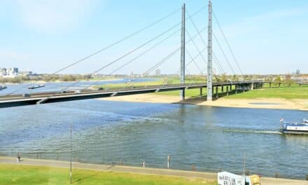 Wartungsarbeiten an der Rheinkniebrücke