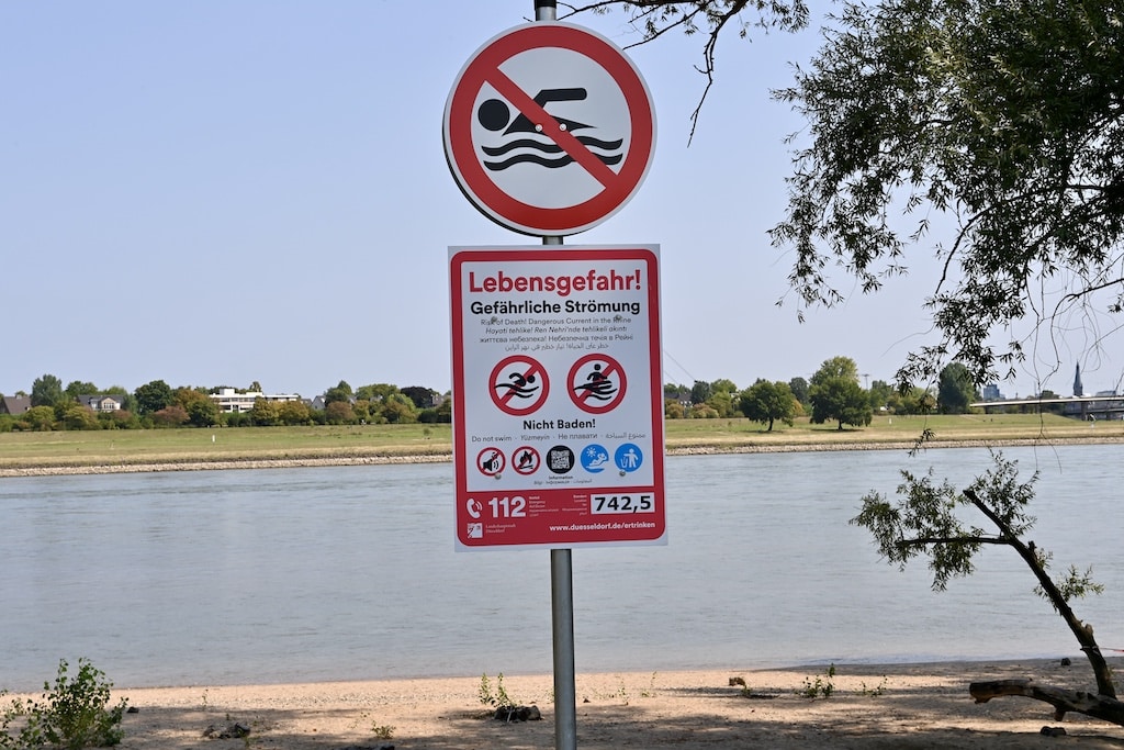Badeverbotsschilder am "Paradiesstrad" © Lokalbüro