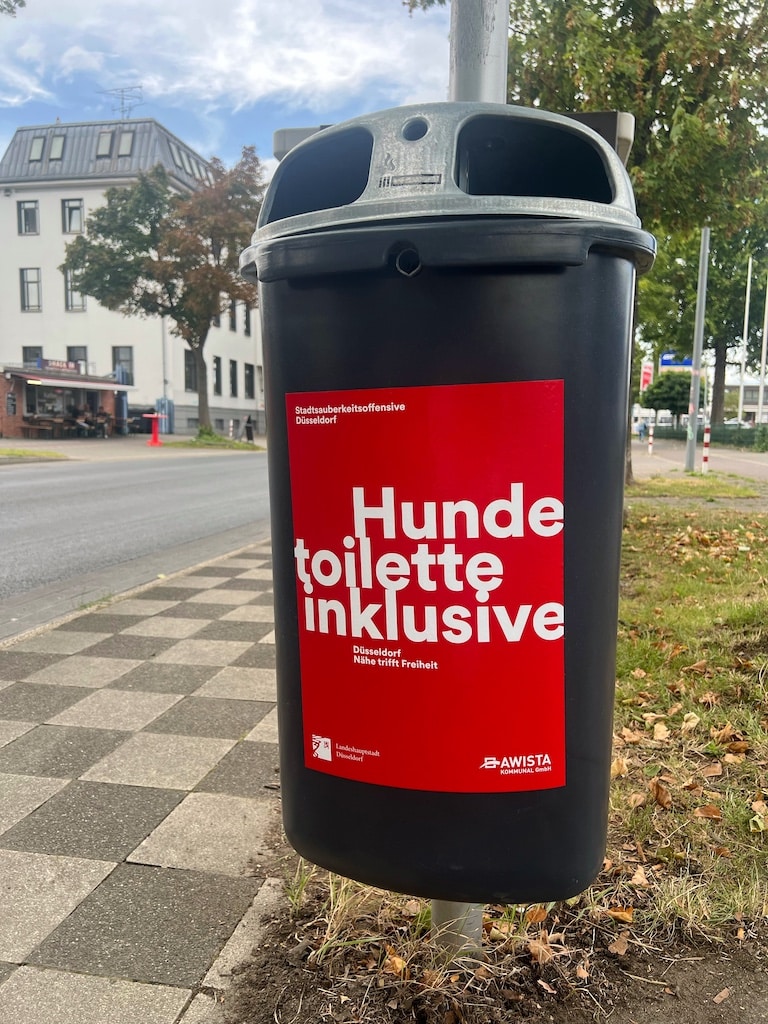 63-Liter-Abfallbehäter An rund 60 Standorten wurden die bisherigen grünen 50-Liter-Abfallbehälter gegen neue 63-Liter-Modelle mit moderner Deckelvariante ausgetauscht. Im Bild zu sehen: der neue, größere Behälter. © Landeshauptstadt Düsseldorf/Umweltamt
