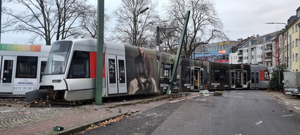 Stadtbahn in Holthausen entgleist © Patrick Schüller