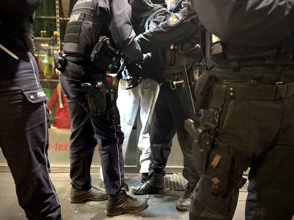 Symbolbild Festnahme durch Polizei