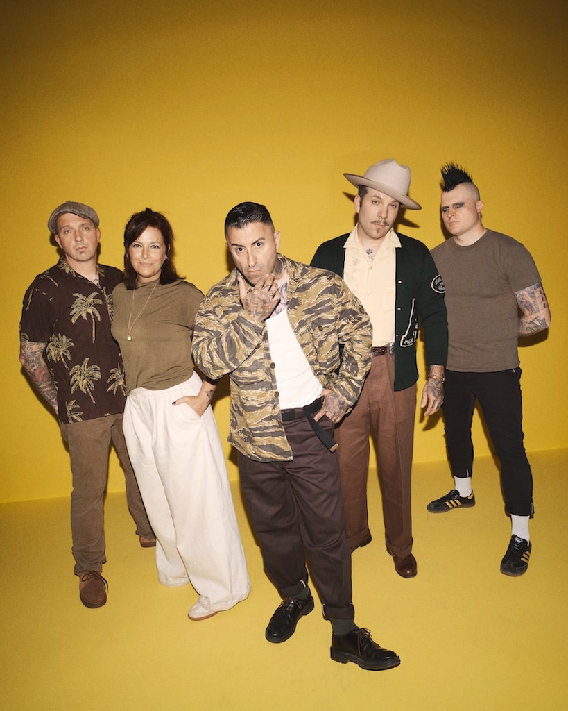 Broilers © Robert Eikelpoth Broilers © Robert Eikelpoth