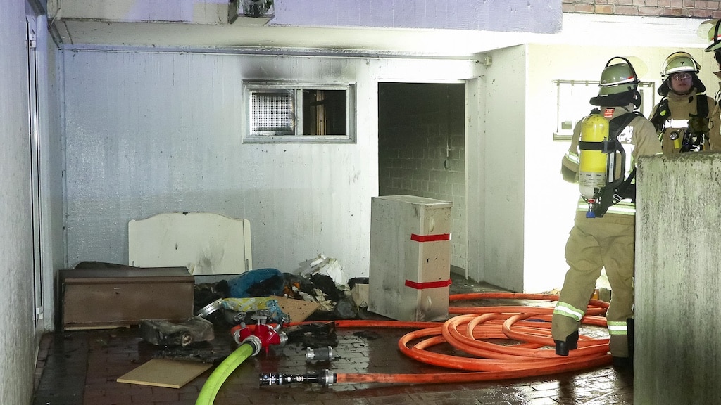 Kellerbrand in einem großen Mehrfamilienhaus © Patrick Schüller