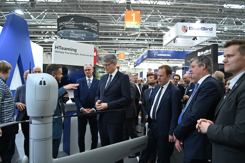 Bundesverkehrsminister Patrick Schnieder -Schirmherr der Veranstaltung -, Oberbürgermeister Dr. Stephan Keller und Messechef Wolfram N. Diener beim Messerundgang