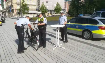 Düsseldorfer Polizei codiert Fahrräder kostenlos in Stockum