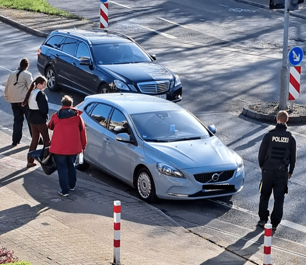 Ermittler durchsuchen in Düsseldorf mehrere Wohnungen