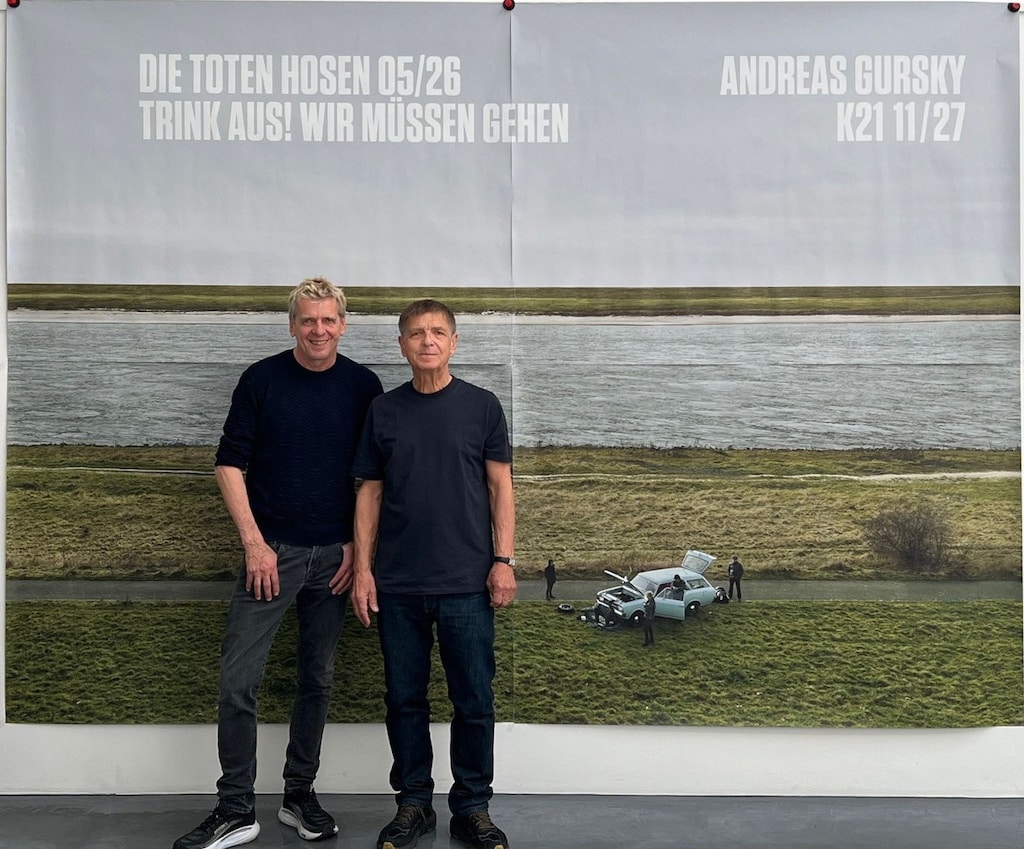 Vom 26. Mai bis zum 1. Juni hängen an ausgewählten Orten der Stadt großformatige Plakate, die das Covermotiv des neuen Albums der Toten Hosen zeigen. © 2026 JKP - Jochens Kleine Plattenfirma GmbH & Co. KG