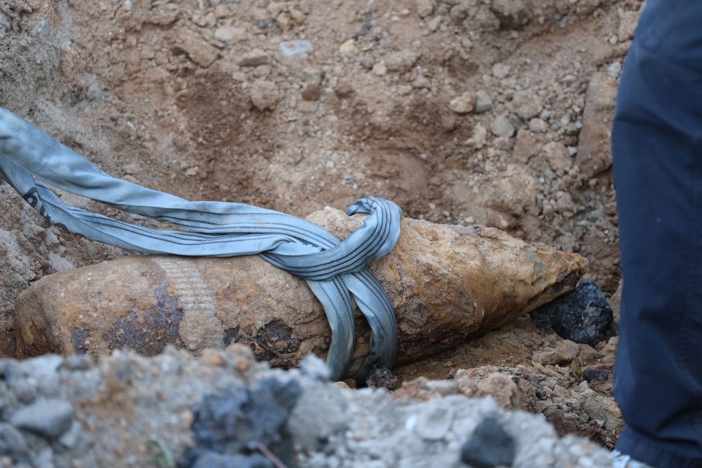 Die bei Sondierungsarbeiten in Düsseldorf-Oberbilk gefundene Artilleriegranate aus dem Zweiten Weltkrieg konnte am Mittwoch, 27. Mai 2026, erfolgreich kontrolliert gesprengt werden. ©&nbsp;Landeshauptstadt Düsseldorf