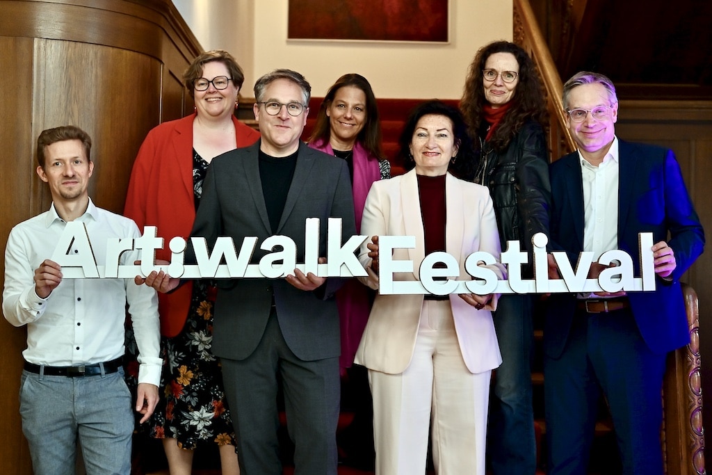V. r.) Dr. Florian Melchert, Direktor des Hauses der Parlamentsgeschichte, Kathrin Tiedemann, FFT Düsseldorf, Beigeordnete Miriam Koch, Daniela Stork, D.LIVE, Daniel Kraft, Stiftung Haus der Geschichte NRW, Dr. Sabine Brenner-Wilczek, © Lokalbüro