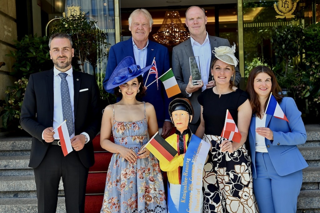 v.l. Fabian Trommeschläger (Steigenberger Icon Parkhotel), Laila Hamidi, Peter Wienen (IG Königsallee), Alexander Bethke-Jaenicke und Andrea Höngesberg (beide Düsseldorf Galopp) und Silvia Löffler (Steigenberger Icon Parkhotel). © Lokalbüro