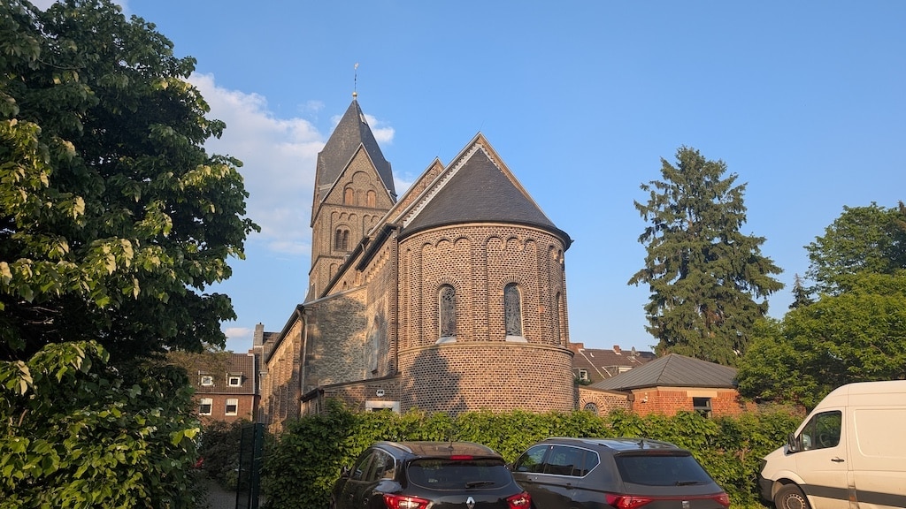Das katholische Pfarrheim ist gleich neben der St. Agnes Kirche in Angermund © Gabriele Schreckenberg