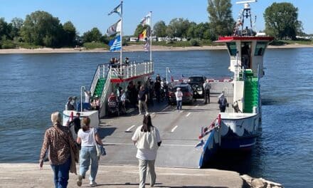 Rheinfähre Kaiserswerth nimmt Betrieb wieder auf