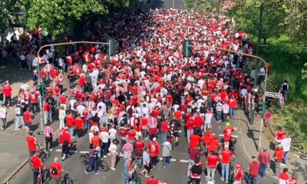 „Fortuna braucht uns” – Tausende Anhänger nehmen die Botschaft wörtlich