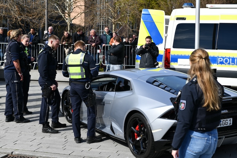 Archivbild Tuningkontrolle auf dem Corneliusplatz © Lokalbüro