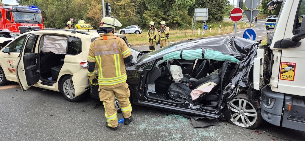 Schwer Unfall auf der Frankfurter Straße © Patrick Schüller