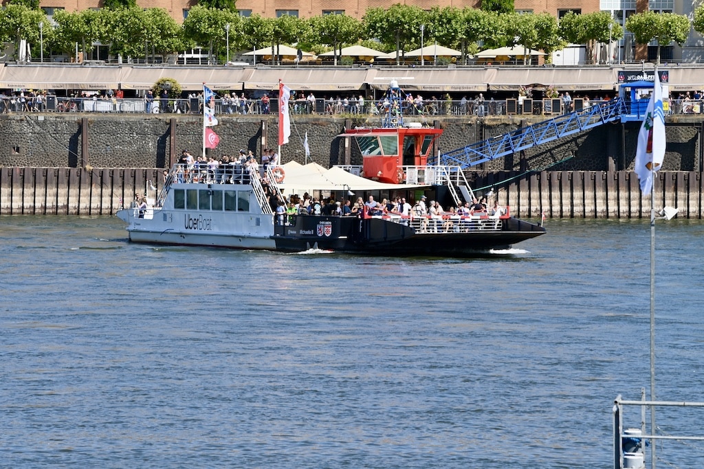 Rheinfähre zur Kirmes © Lokalbüro