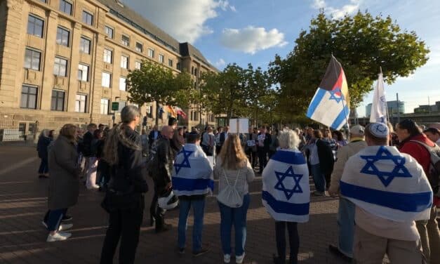 Nach Angriff auf Kippa-Träger: Düsseldorf zeigt Solidarität am Mannesmannufer