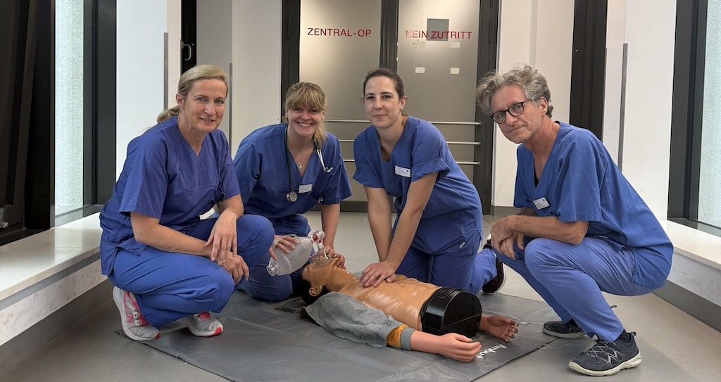 vl: Chefärztin Prof. Dr. med. Antje Gottschalk, Oberärztin Dr. med. Cordula Haupenthal, Ann-Catrin Büchner und Norbert Papendell, beide von der Pflegerischen Abteilungsleitung der Intensivstation © Kaiserswerther Diakonie